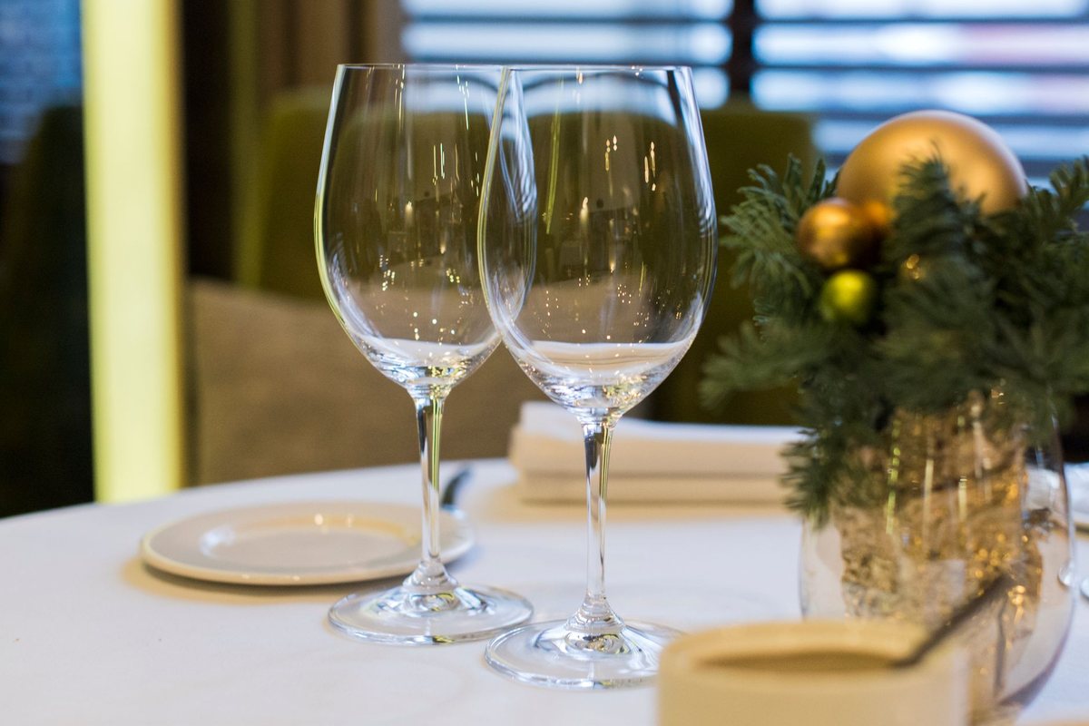 Restaurant table setting
