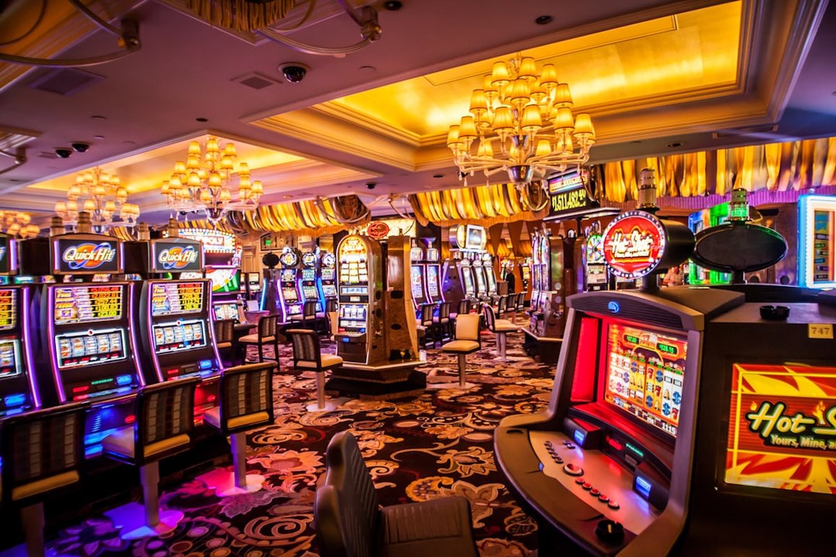 Slots & Slot Machines